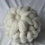 Knoten-Kissen aus Wolle